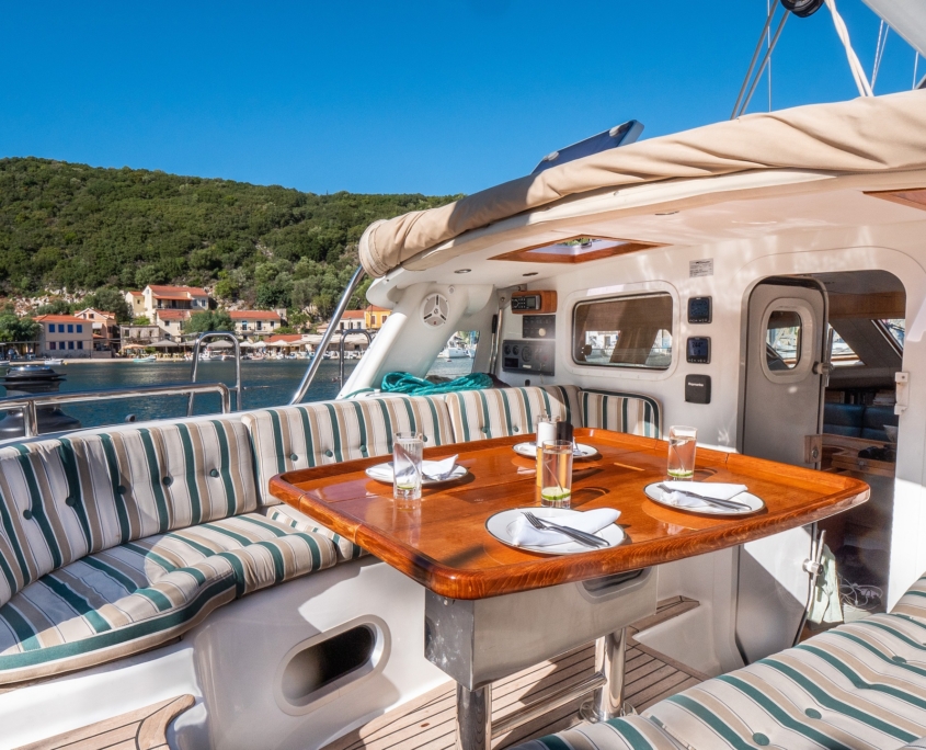 vliho yacht club charter